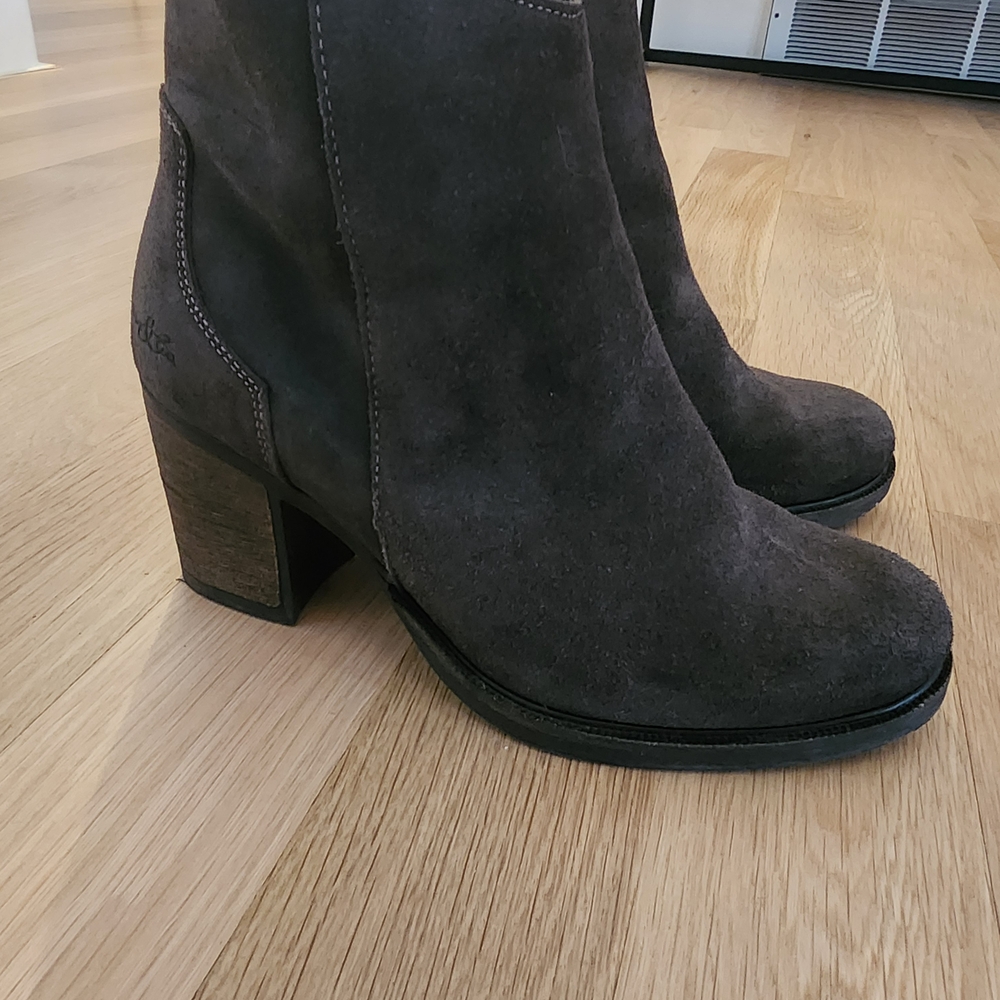 Bos & Co Orthopedic Women's Dark Suede Heeled Boots